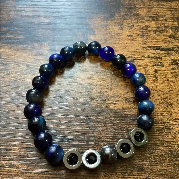 Bracelets - Picture 8 of 16